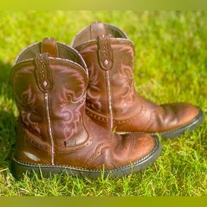 Justin boots size 7.5 women’s brown boots pink stitch some wear